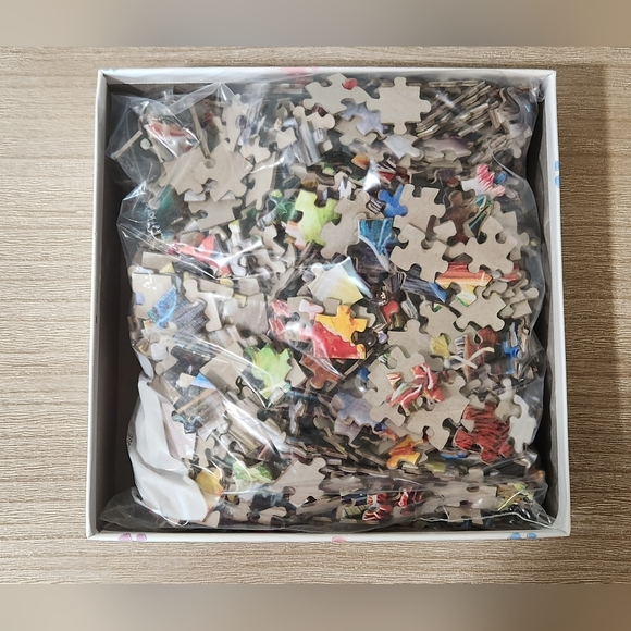 Master Pieces Audubon 1000 Piece Linen Jigsaw Puzzle "Backyard Birds" - Picture 4 of 5